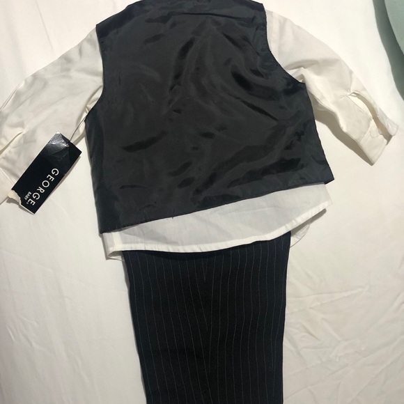 Boys suit and tie - Picture 2 of 3